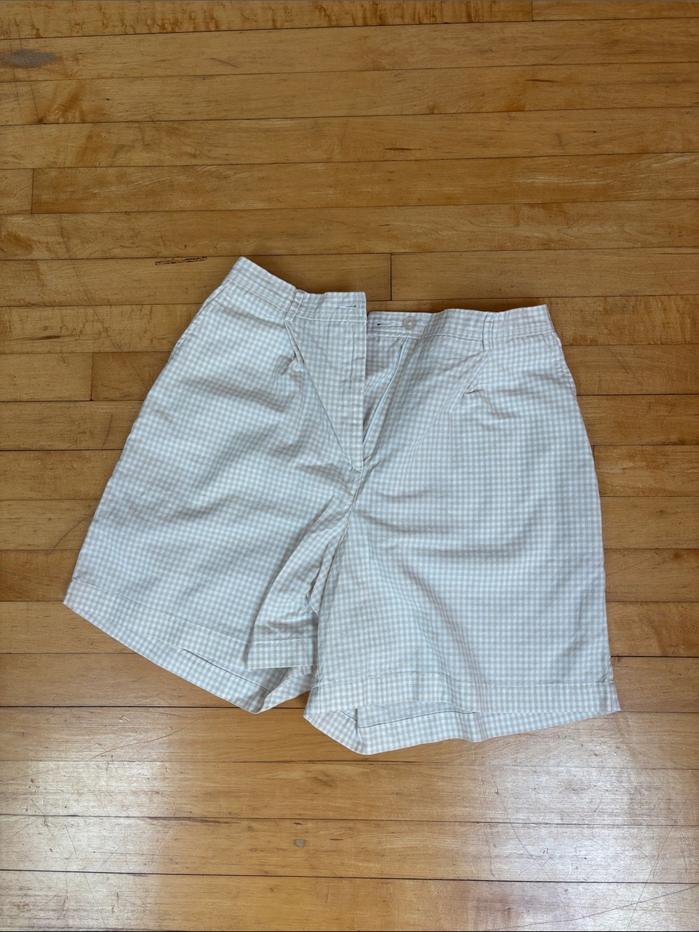 Liz Claiborne Light Cream and White Gingham Women’s Shorts